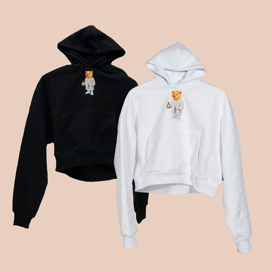 Die 2 Varianten des Baron Filou Pullovers in Zusammenarbeit mit Carish in schwarz oder weiß.