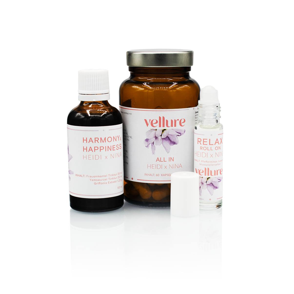 Man sieht die 3 Produkte der Cycle Harmony Box. Ganz links die Harmony&Hapiness Tropfen, in der Mitte die All In Kapseln und rechts steht ein offener Relax Roll on.