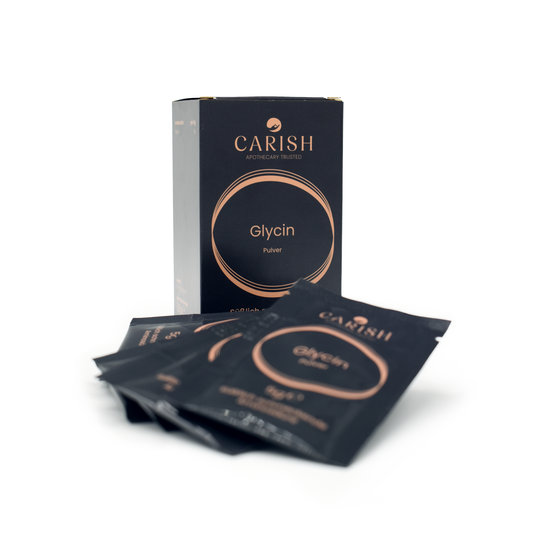 Die Glycinsachets in Reisegröße zum Mitnehmen. Eine schwarze Papierverpackung und im Vordergrund liegen 5 Sachets zur Ansicht.