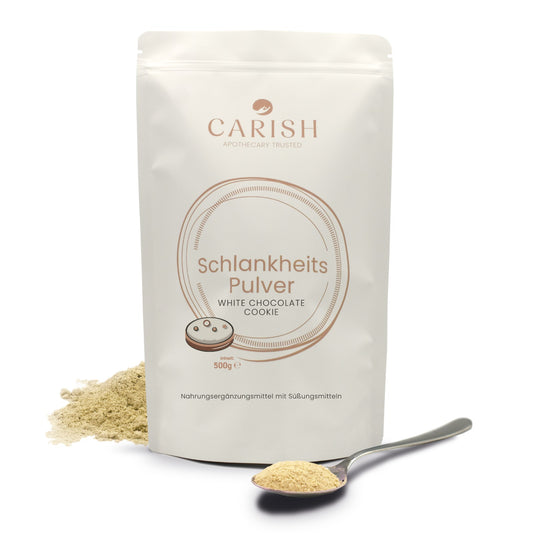 Die weiße Verpackung des Schlankheitspulvers White Chocolate Cookie. Im Vordergrund liegt ein Teelöffel mit dem Pulver zur Ansicht.