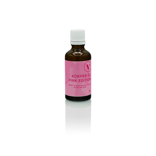 Dunkelbraune, durchsichtige Glasflasche mit weißer Verschlusskappe und rosa Etikett des pflegenden Körperöls.