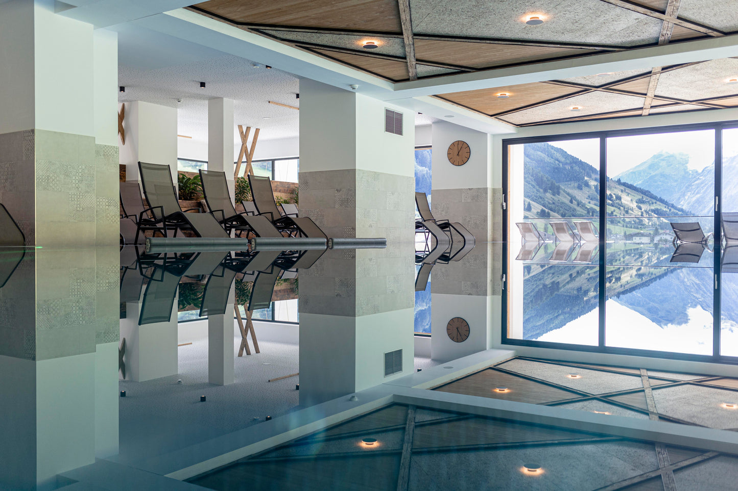 Ansicht des Indoor Pools des Apartmentresort Carpe Solem für das Fitness- & Health-Retreat in Rauris.