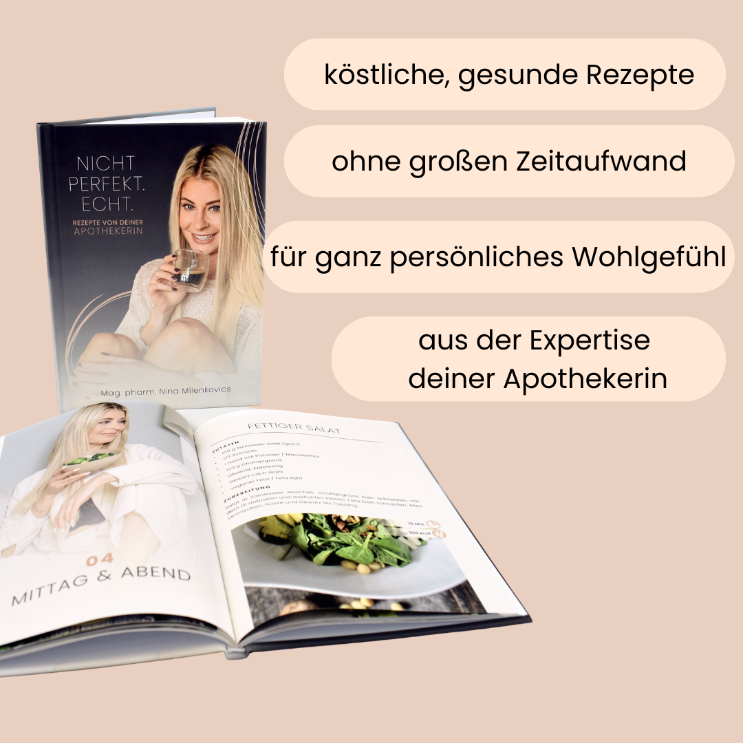 Das Kochbuch der Apothekerin Nina Milenkovics aufgeschlagen auf einem Tisch. 