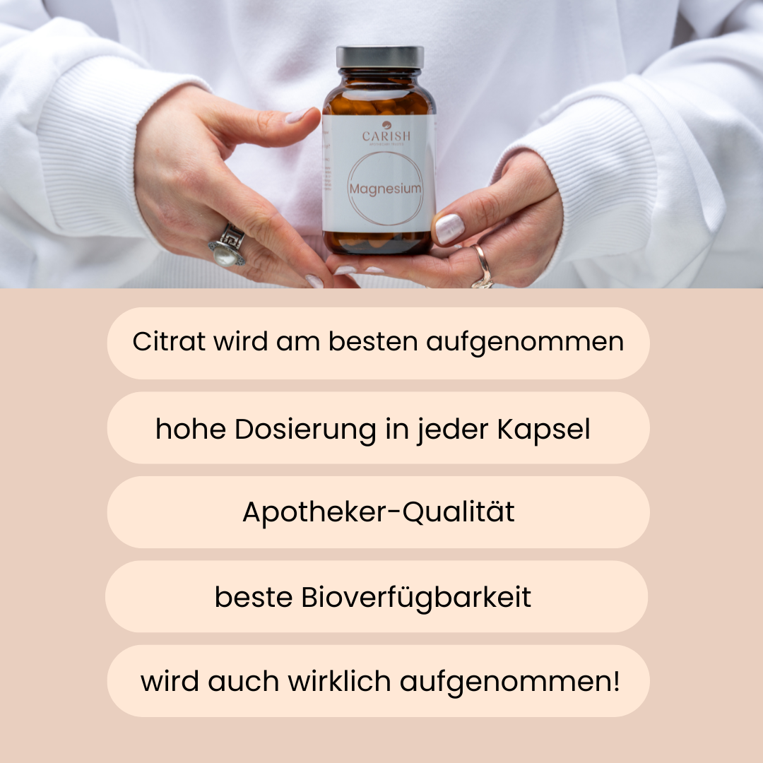 Eine Frau hält die Magnesium Kapseln von Carish in ihren Händen. 