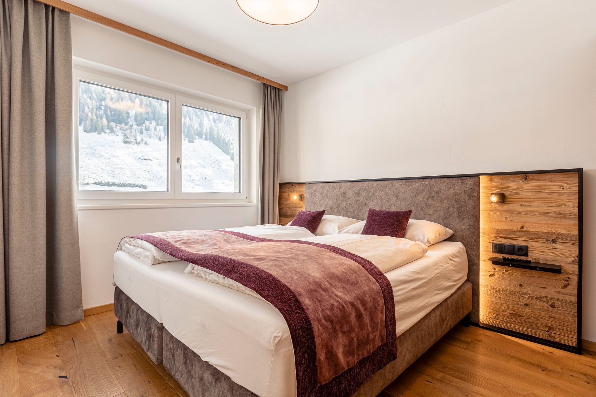 Ansicht vom Schlafzimmer des Apartmentresort Carpe Solem für das Fitness- & Health-Retreat in Rauris. 