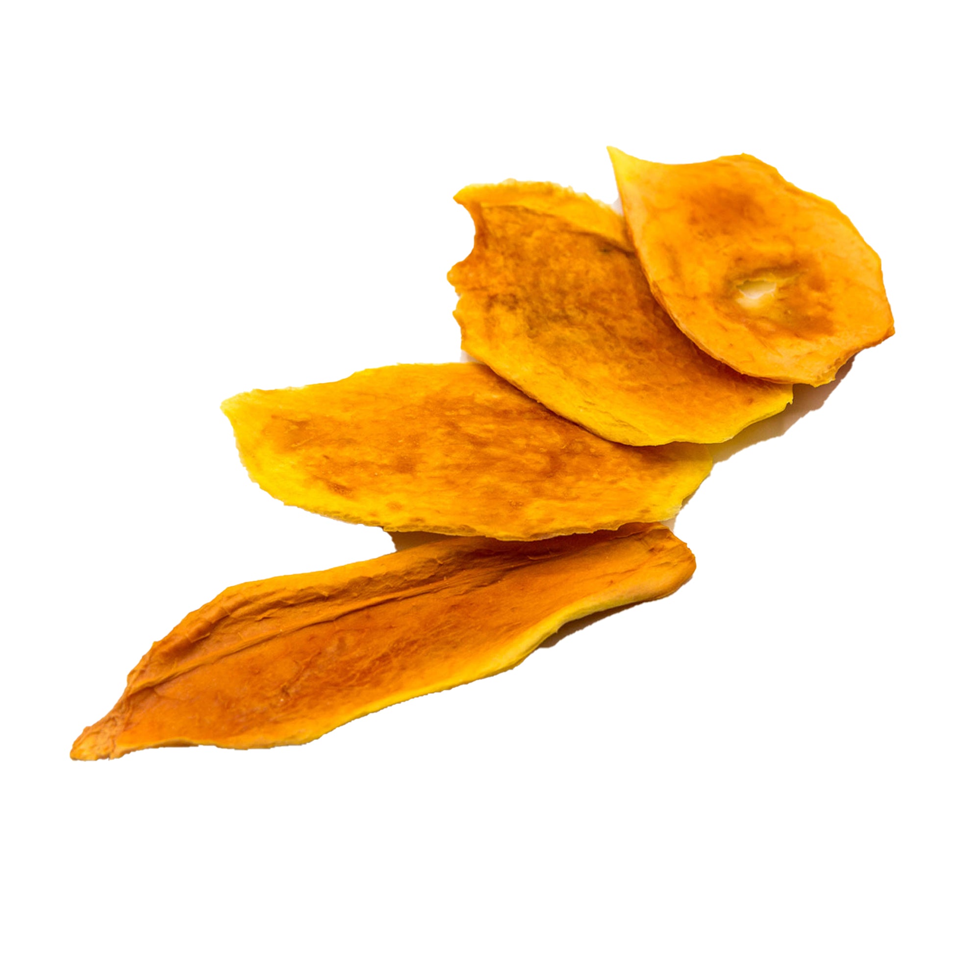 Vier lose herumliegende gedörrte Papaya Scheiben als gesunder Snack für Zwischendurch.